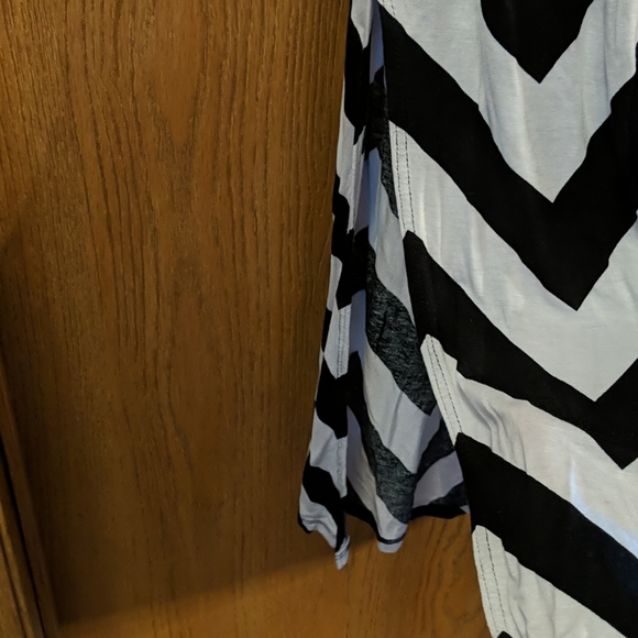 ANA (a new approach) zigzag pattern long skirt - Picture 2 of 3